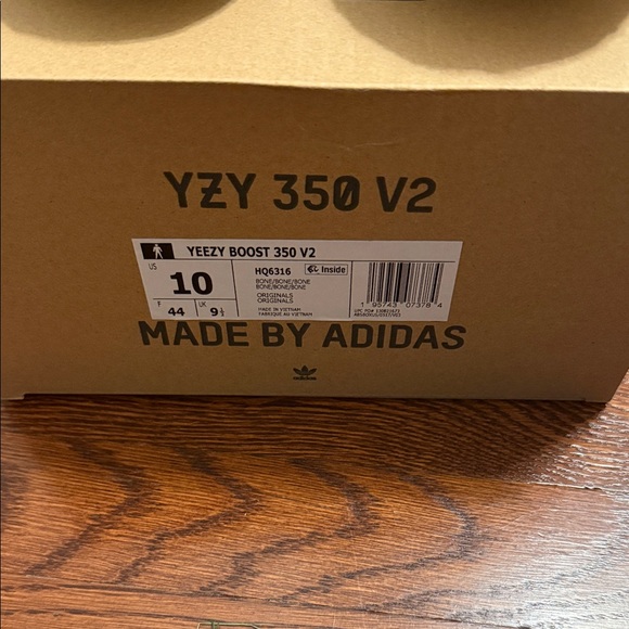 Yeezy Boost 350 v2 main image 4